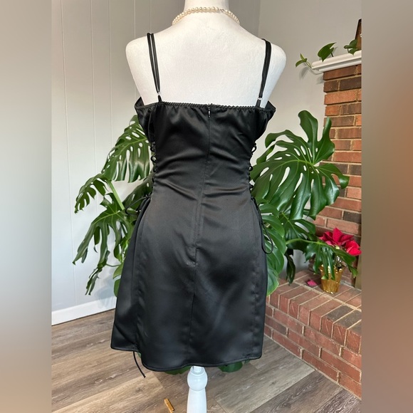 🛍️Large black mini dress with adjust both side of dress with string excellent. - Picture 7 of 9